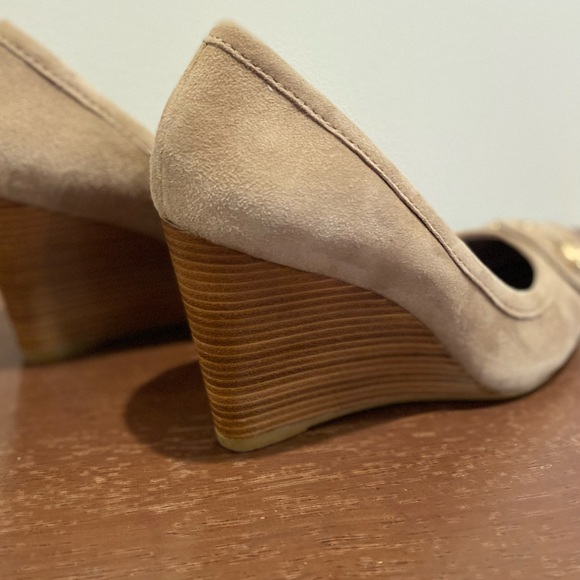 Coach, Size 9, Clay, Laney Kidsuede Wedge EUC - Picture 3 of 10
